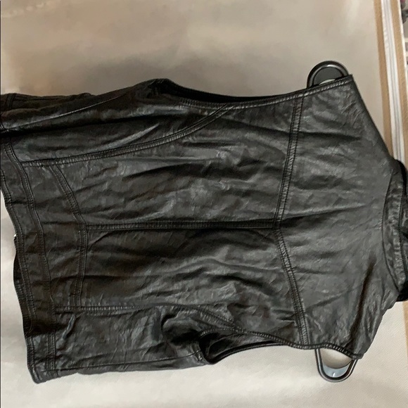 Vest - Picture 3 of 3